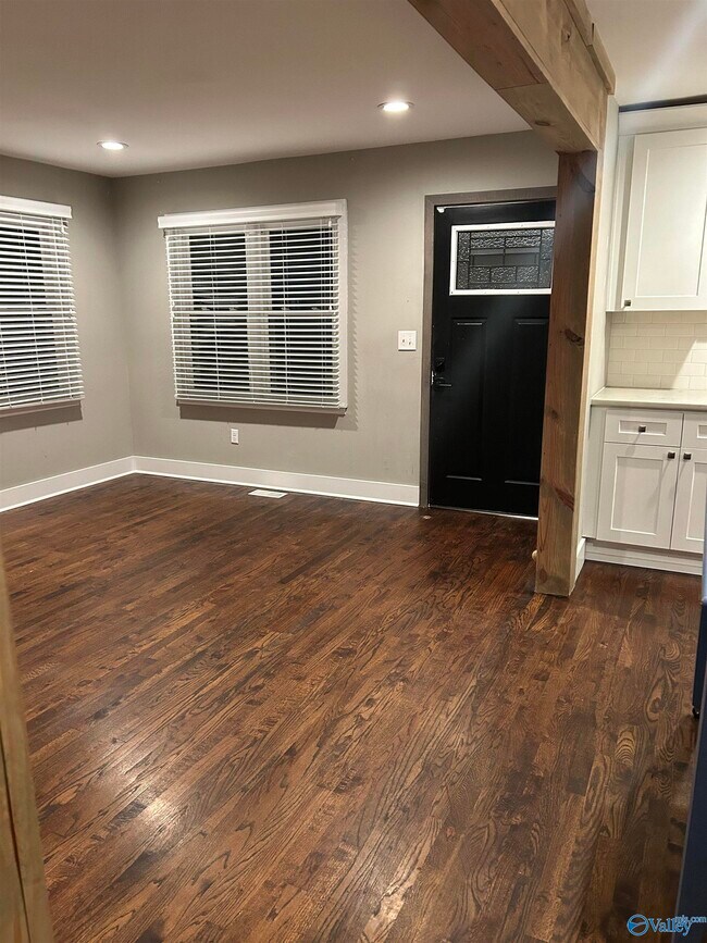 Building Photo - 1611 College St SE