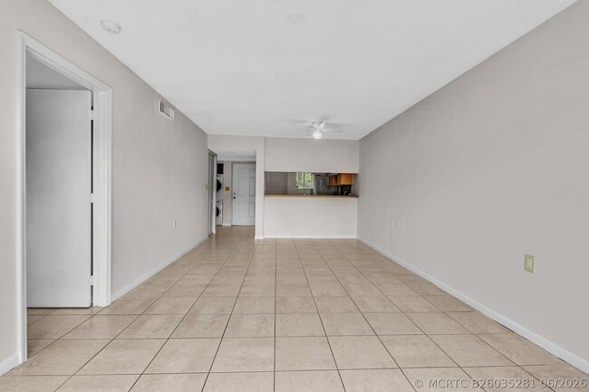 Building Photo - 1020 Lake Victoria Dr