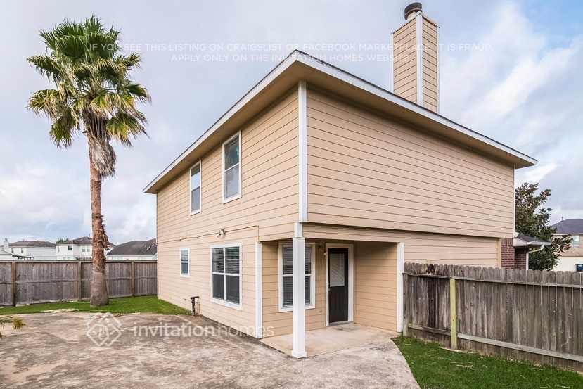 Building Photo - 19535 Ingham Dr