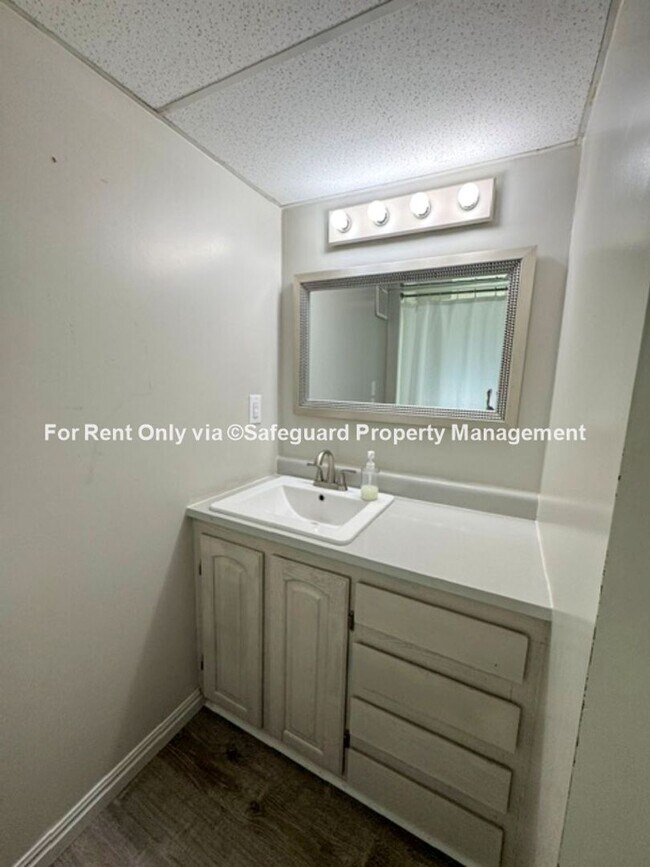 Building Photo - Spacious West Jordan Home on Large Corner Lot