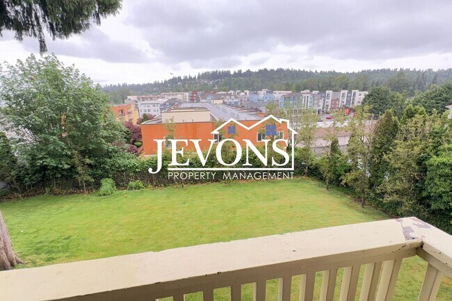 Building Photo - Available Now - 2BR/1.5BA Condo in Kirkland