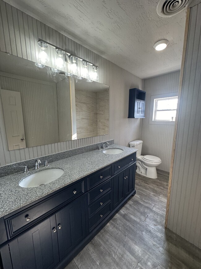 Building Photo - 212 W Broadway