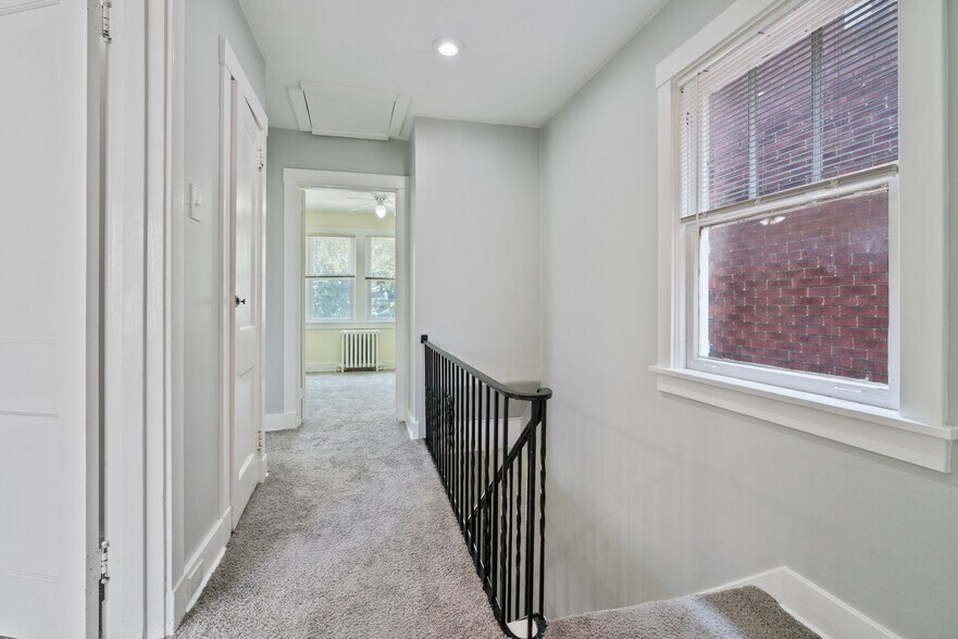 Building Photo - 6361 Waldron St