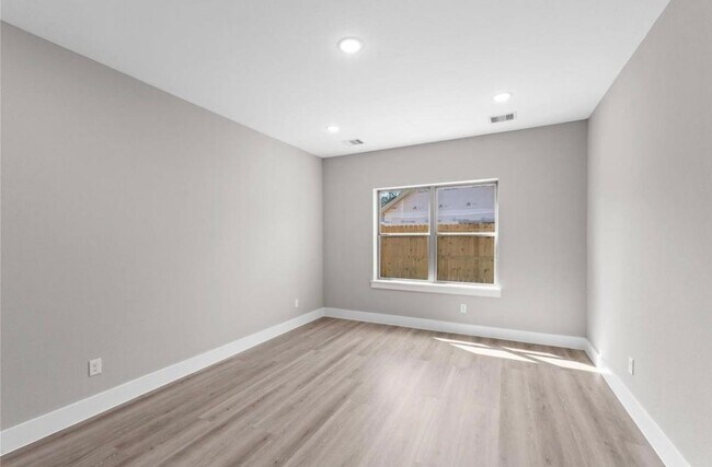 Building Photo - 20019 Venetto St