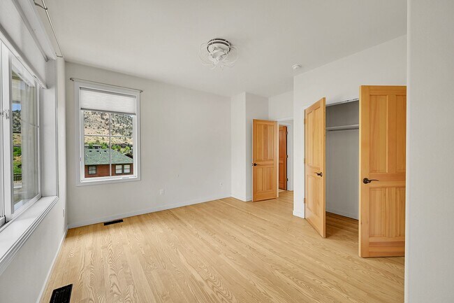 Building Photo - 4 bedroom, 3 bath with separate ADU