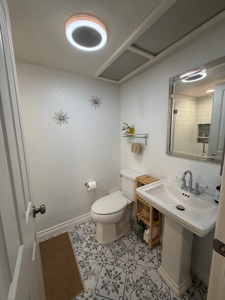 Building Photo - 5070 Via Manos