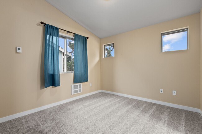 Building Photo - 2bd/2.5ba Seattle Townhome