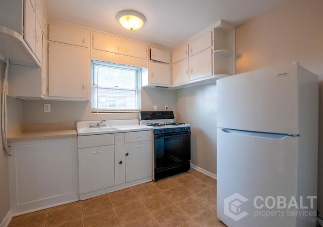 Building Photo - 954 St Charles Ave NE