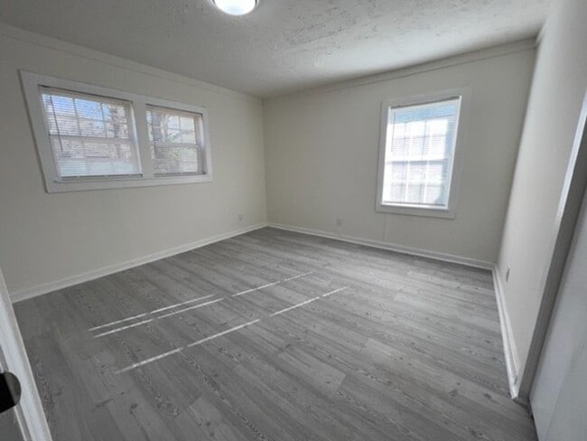 Building Photo - 3 Bedroom, 1 Bath Home