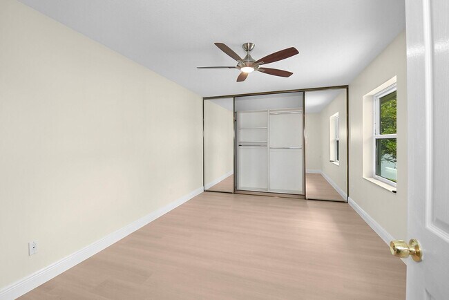 Building Photo - 2442 SW Danbury Ln