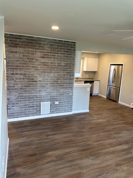 Building Photo - 43 Russett Ln