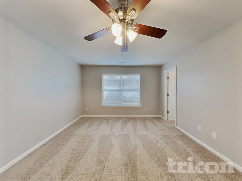 Building Photo - 2120 Clear Brook Dr
