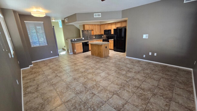 Building Photo - 16825 N 14th St