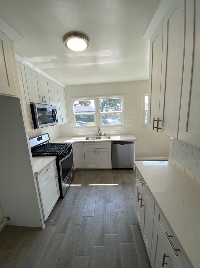 Building Photo - LAKEWOOD HOME COMING SOON!!  MOVE IN MID-JULY!!