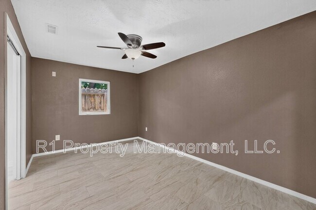 Building Photo - 823 San Lorenzo Ave NW