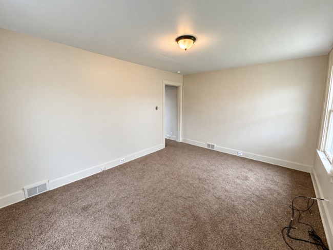 Building Photo - 616 Farnsworth Ave