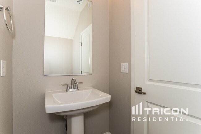 Building Photo - 2640 Miller Run Ln