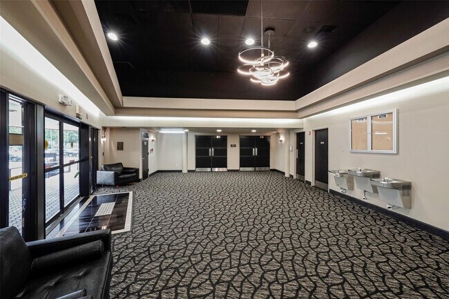 Building Photo - 361 S Hollybrook Dr