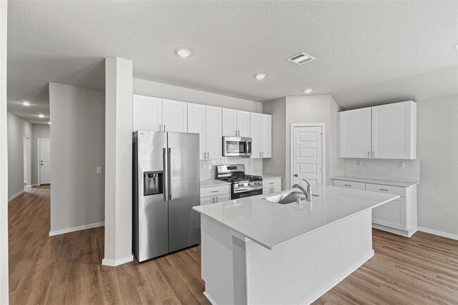 Building Photo - 8019 Camphor Ct