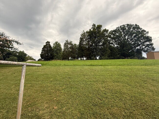 Building Photo - Spotless & Spacious! 3BR Home Near Volunte...