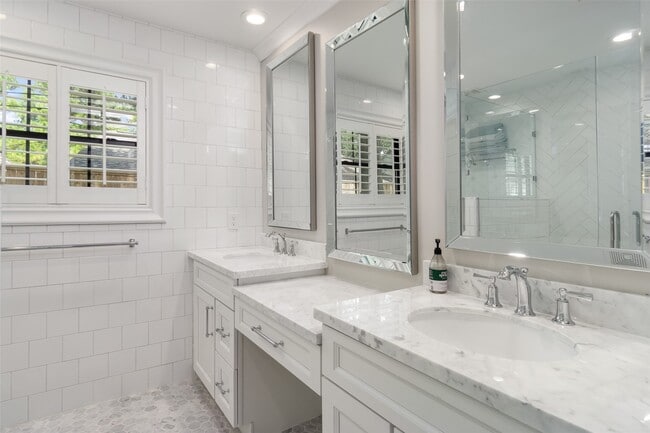 Building Photo - 815 Thornvine Ln