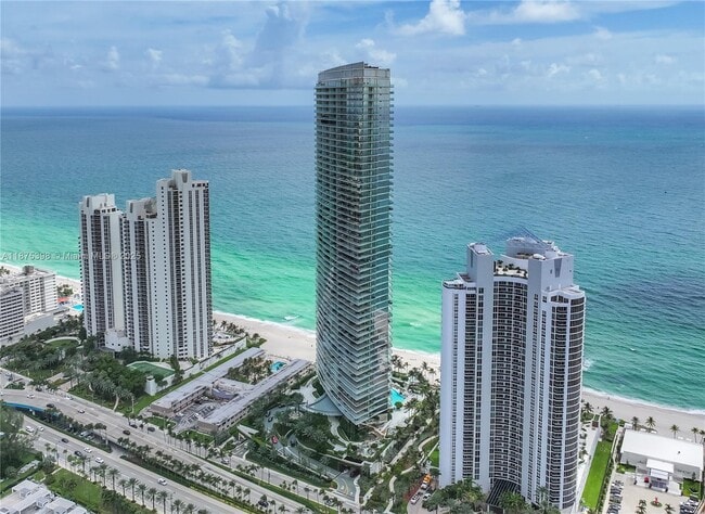 Building Photo - 18975 Collins Ave