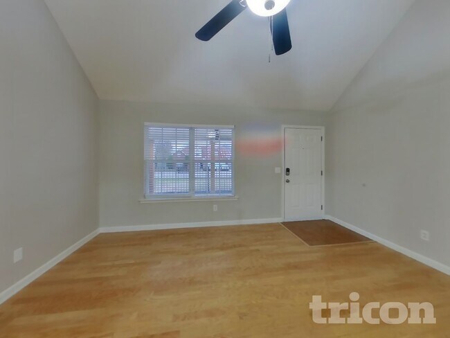 Building Photo - 2108 Montgomery Ln