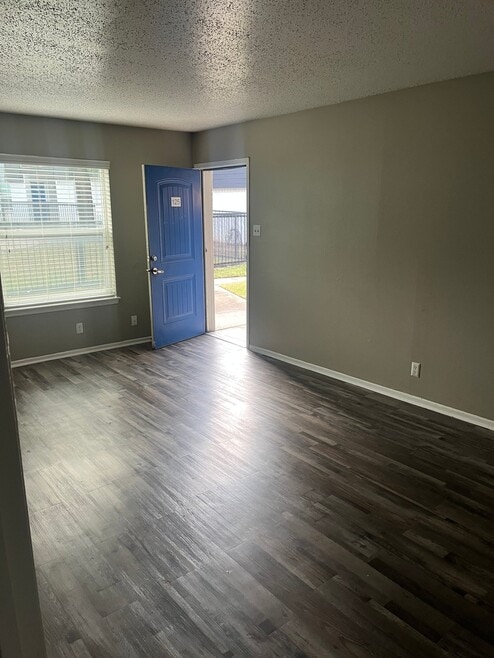 Building Photo - 531 Bedford Rd