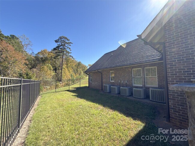 Building Photo - 14019 Thompson Rd