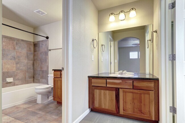 Building Photo - The Meadows townhome 3 bed 2 bath, in Morgan's Run Community!