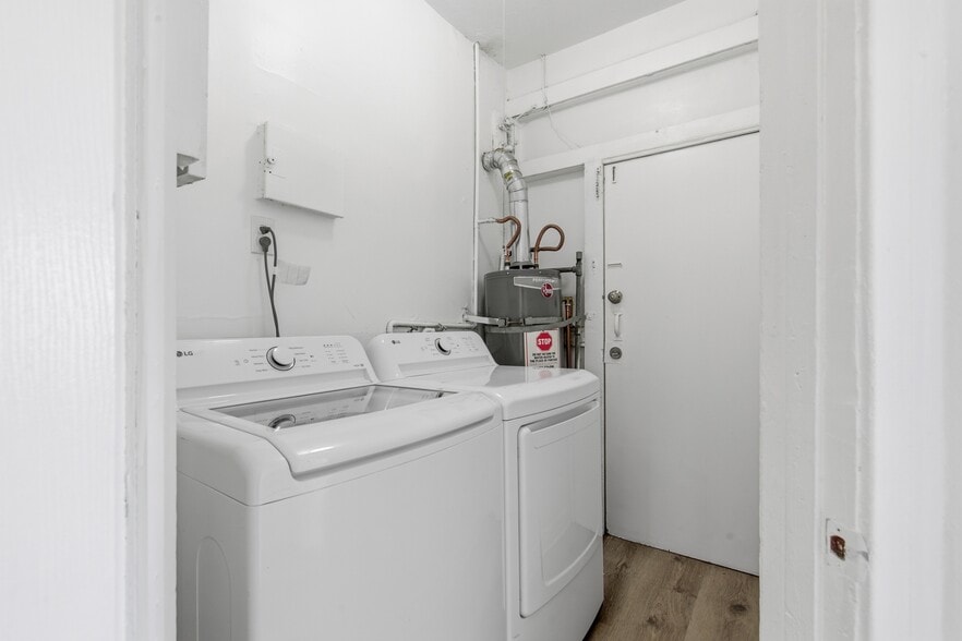 Building Photo - 707 W 48th St