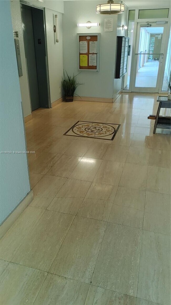 Building Photo - 3575 Brokenwoods Dr