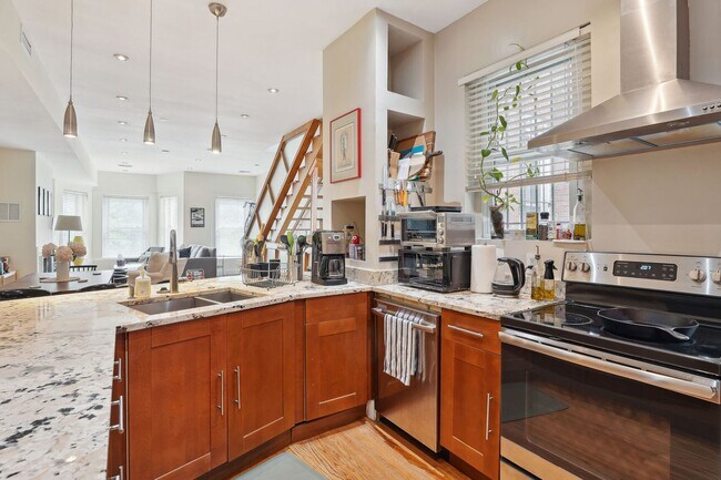 Building Photo - Beautiful 3br/4ba Columbia Heights Home wi...