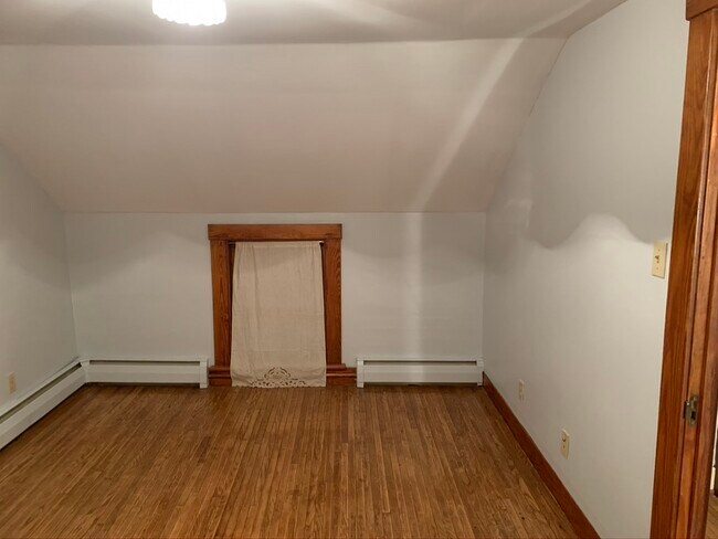 Master Bed 10x14 - 159 Hamlin Ave