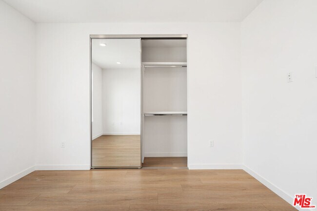 Building Photo - 4406 Fulton Ave