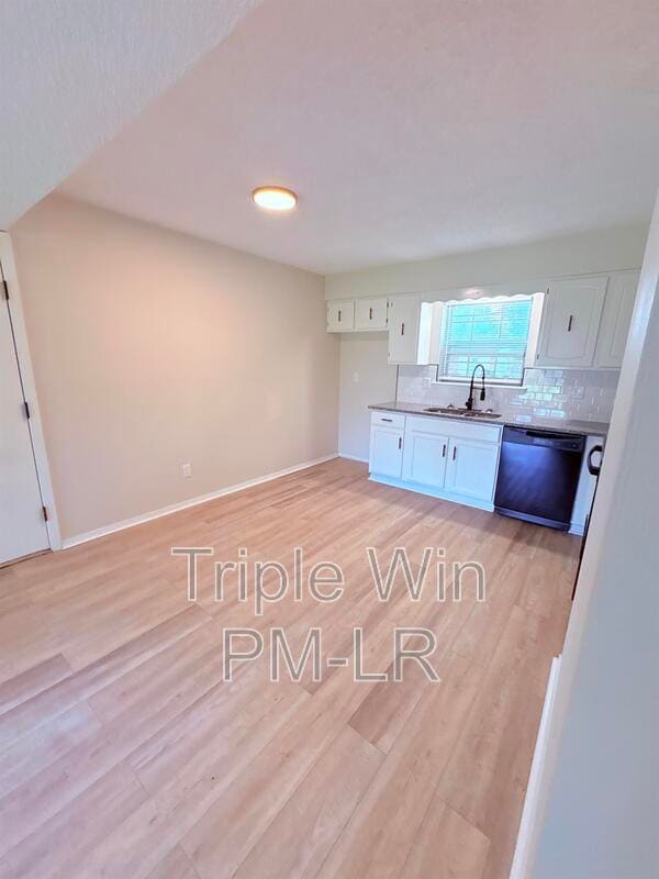 Building Photo - 220 Randall Dr