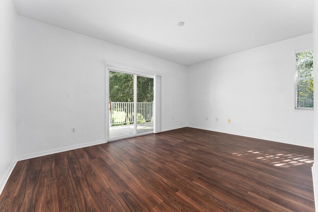 Building Photo - 3-Bedroom, 3-Bath Townhouse in Four Corner...