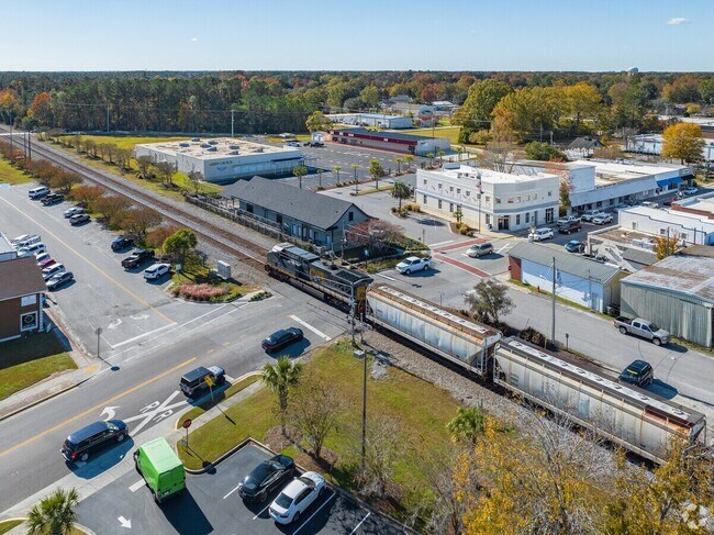 Building Photo - 137 Morning Line Dr