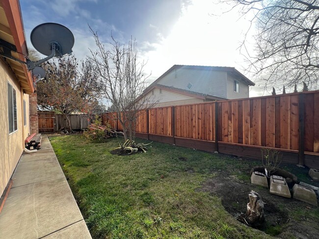 Building Photo - Lovely Pioneer Park home in quiet neighbor...