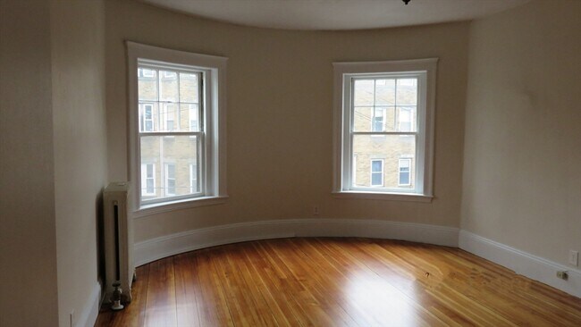 Building Photo - 39 Strathmore Rd
