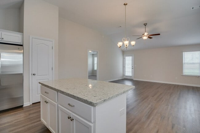 Building Photo - 457 Amesbury Dr