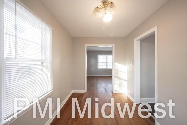 Building Photo - 1319 N Alton Ave