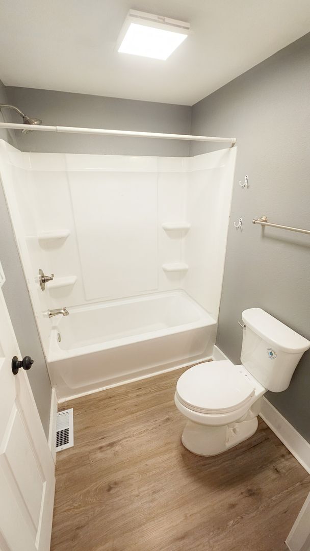 Building Photo - Cozy & Modern 2-Bedroom Home in the Heart ...