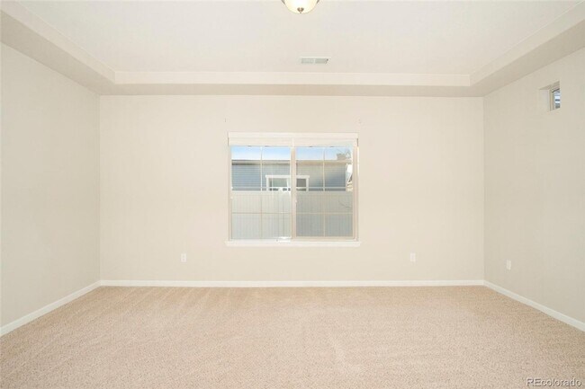 Building Photo - Spacious 4 Bedroom House in Green Valley R...