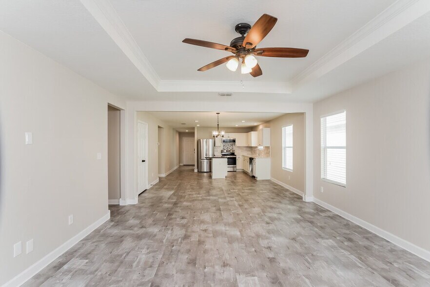 Building Photo - 8963 Oakwood Park