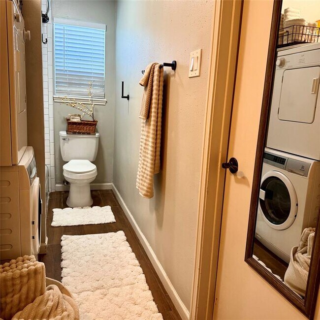 Building Photo - 13022 Trail Hollow Dr