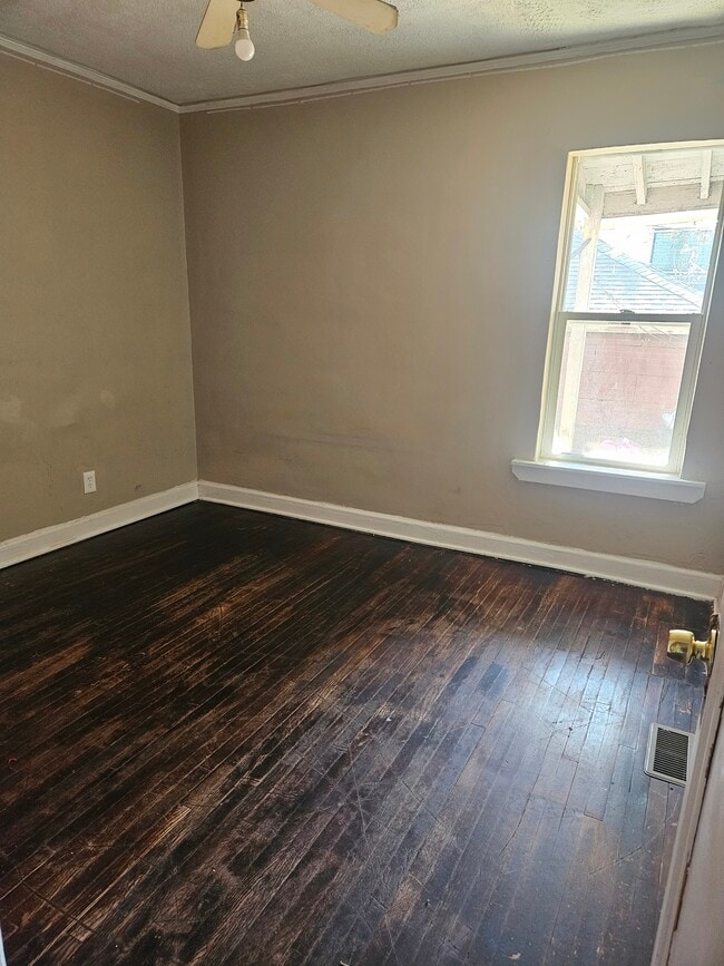 Building Photo - 14031 Cherrylawn St