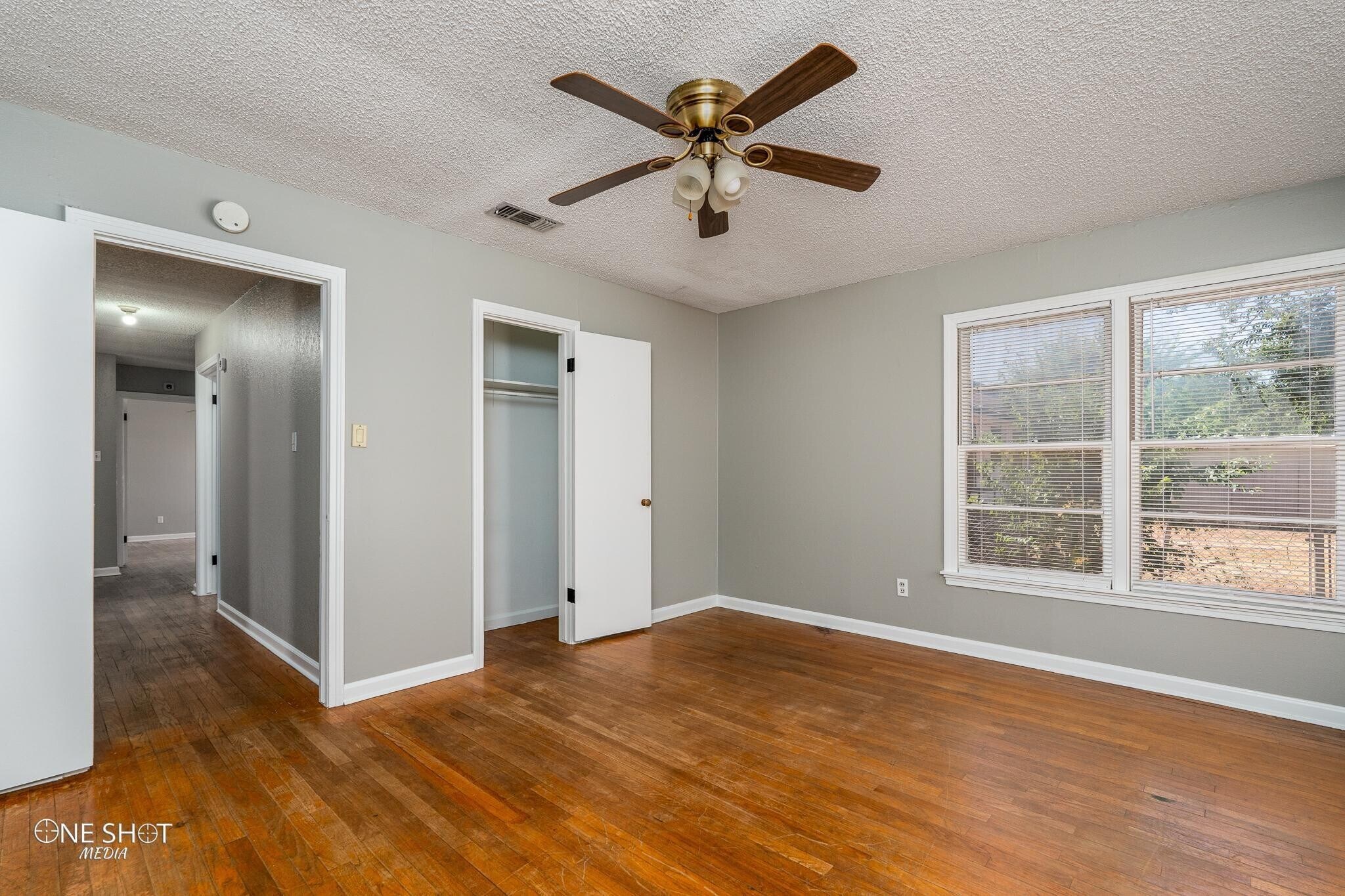 Building Photo - 1002 S San Jose Dr