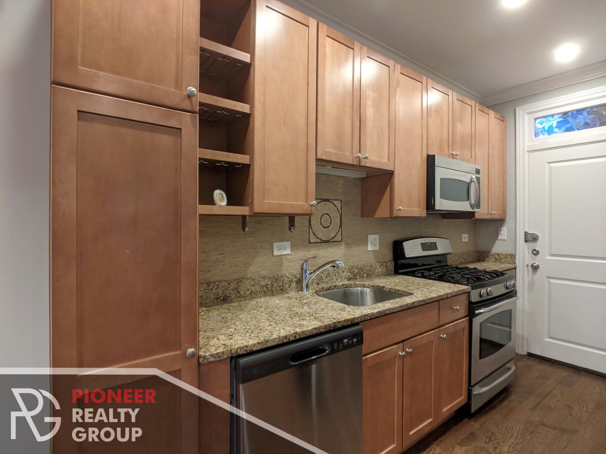 Building Photo - 736 W Addison St