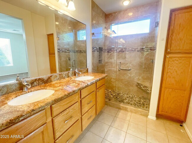 Building Photo - 4015 E Sourwood Dr